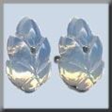 12304 Mill Hill Treasures Декоративна намистина, Flower Petal White Opal, 2 шт