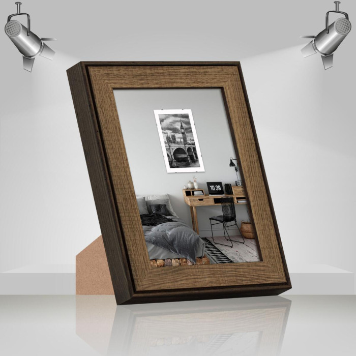 Фоторамка дерев'яна 15х20 багет: DL3302-05 Горіх (з глянцевим прозорим пластиком 0.8мм, двп з ніжкою) EmojiFrame
