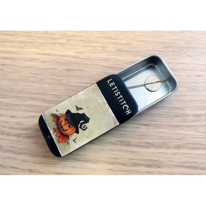 25620 Letistitch Скринька з магнітом для зберігання голок та аксесуарів - Щасливий гарбуз 25x50x10 мм (метал)