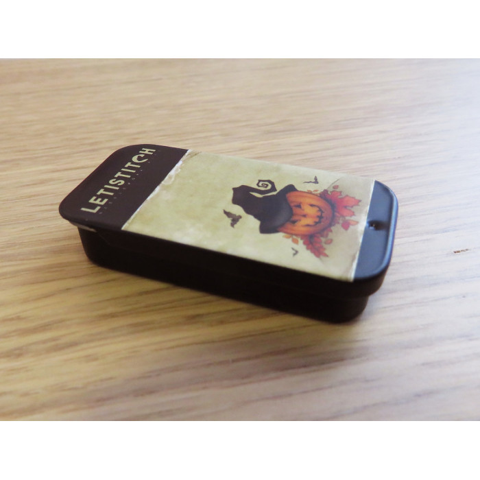 25620 Letistitch Скринька з магнітом для зберігання голок та аксесуарів - Щасливий гарбуз 25x50x10 мм (метал)