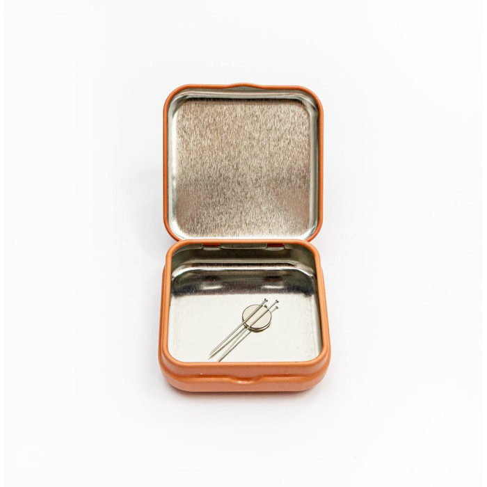 25640 Letistitch Скринька з магнітом для зберігання голок та аксесуарів - Макові очі 5,5x5,5x2 см (метал)