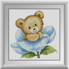 30763 Ведмедик в синій  квітці. Dream Art. Набір алмазної мозаїки (квадратні, повна)