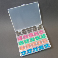 Органайзер зі швейними кольоровими шпулями 25 відділень 12*10*2,8 см прозорий