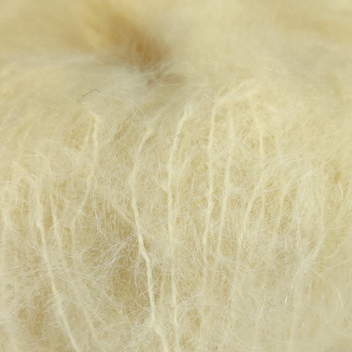 622 Пряжа Mondial Lieve, 50г - 140м, ванільний, 90% кід мохер, 10% мікрофібра PА