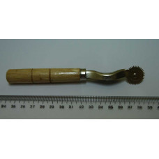 Копіювальне зубчасте металеве коліщатко з дерев'яною ручкою