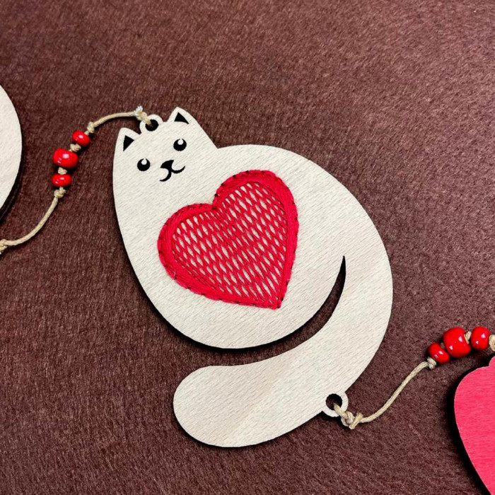 D-04 Кольорова Заготовка для вишивки нитками по дереву - Талісман любові, 6,9х8 см