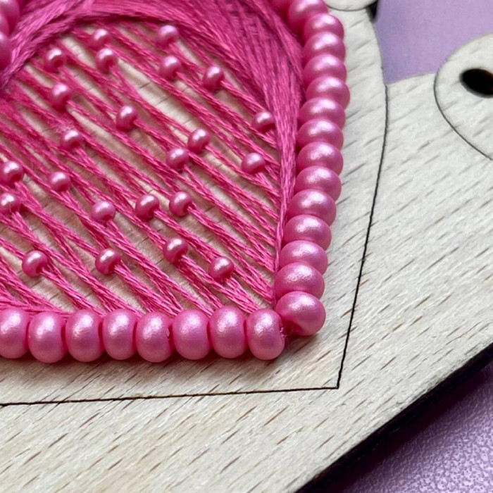 D-05 Кольорова Набір для вишивки нитками по дереву - Обійми любові, 10х14 см