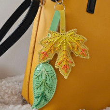 FLBB-175 Wonderland Crafts Набір для вишивки бісером на екошкірі - Шарм для сумки Осіннє листя ~5,75x7 см