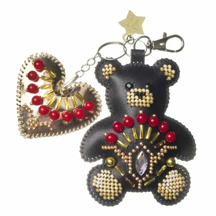 FLBB-193 Wonderland Crafts Набір для вишивки бісером на штучній шкірі - Шарм для сумки Чорний ведмедик, 6,5x7 см