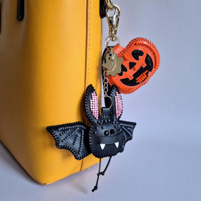 FLBB-199 Wonderland Crafts Набір для вишивки бісером на штучній шкірі - Шарм Геловінська ніч, 9,5x8 см