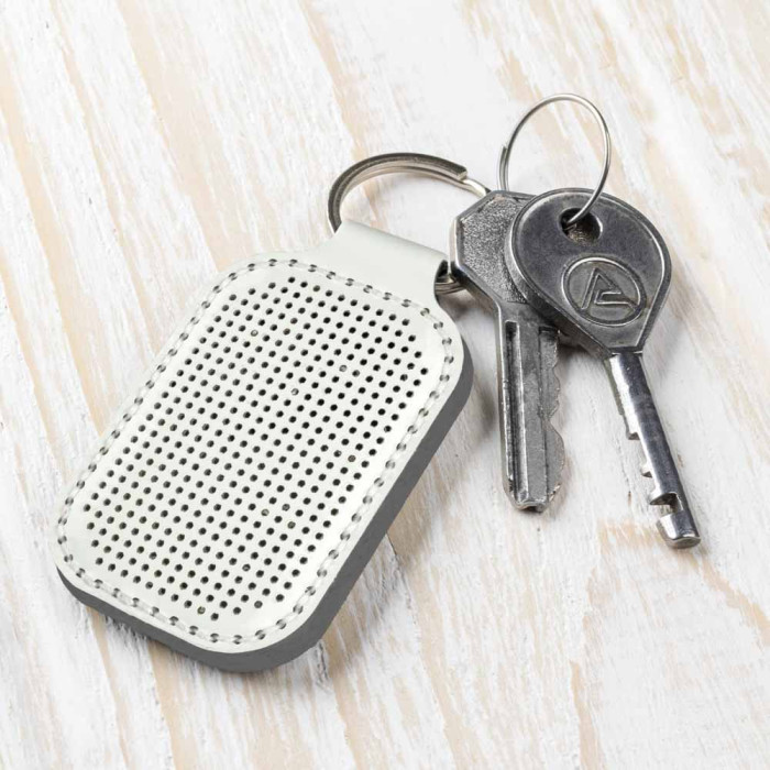 FLBE(BB)-075 Wonderland Crafts Заготовка для вишивки - Брелок 4x9 см (білий, штучна шкіра)