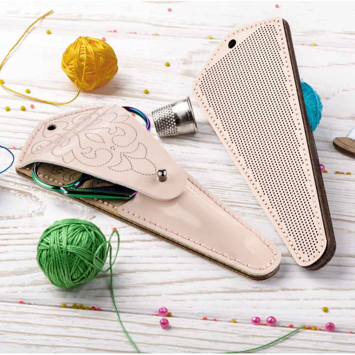 FLBE(BB)-079 Wonderland Crafts Заготовка для вишивки - Чохол для ножиць 6,5x15,5 см (рожевий, штучна шкіра)
