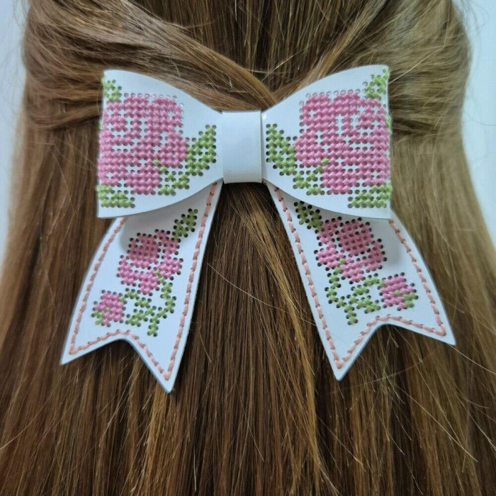 FLHL-105 Wonderland Crafts Набір для вишивки нитками на штучній шкірі Заколка для волосся – Троянда 8x10 см, білий