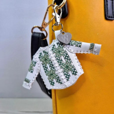 FLHL-132 Wonderland Crafts Набір для вишивки нитками на штучній шкірі - Шарм для сумки – Вишиванка. Зелений оберіг, 6x10,5 см