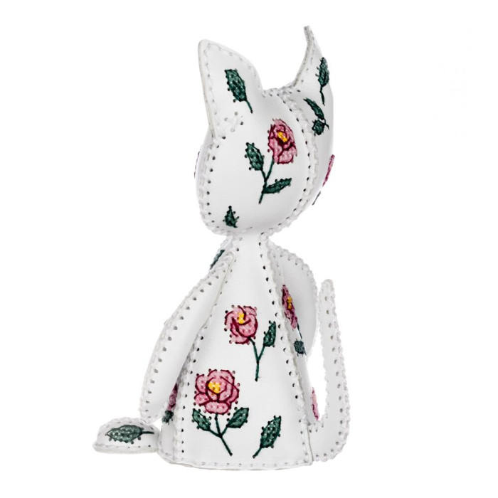 FLHL-205 Wonderland Crafts Набір для вишивки нитками на штучній шкірі - Киця – Трояндова ніжність, 7,5x7x12,5