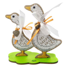 FLK-617 Wonderland Crafts Набір для вишивки бісером по дереву - Веселі гуси, 13x12,5 см
