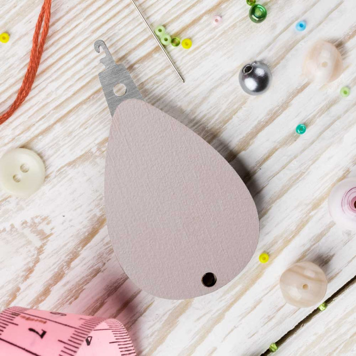 FLNT-045 Wonderland Crafts Нитковтягувач - Попелястий 5x7,5 см (фанера)