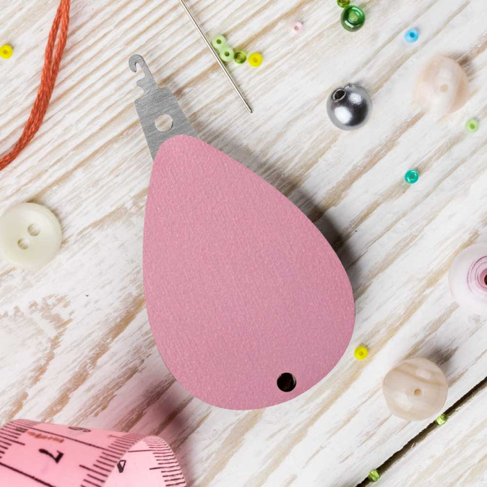 FLNT-049 Wonderland Crafts Нитковтягувач - Рожевий 5x7,5 см (фанера)