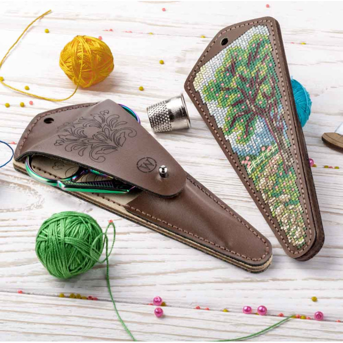 FLTL-090 Wonderland Crafts Набір для вишивки рахунковим хрестиком на штучній шкірі - Чохол для ножиць Дерево 6,5x15,5 см
