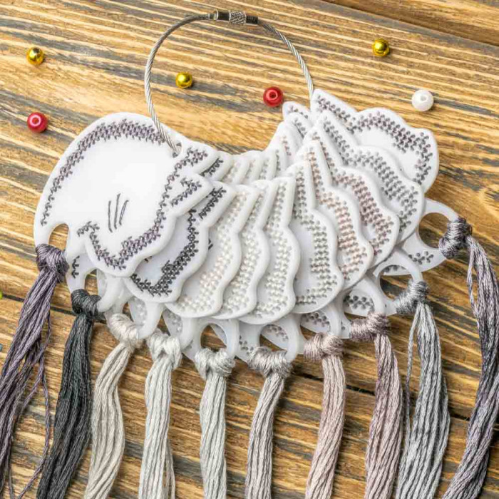 FLZ(S)-114 Wonderland Crafts Органайзер-зразок для муліне - Мордочка кішки, 5x6,5 см (пластик)