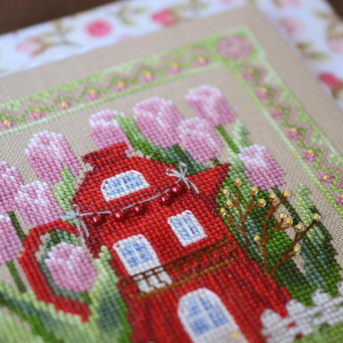 Х-061+F-061 Тела Артіс  Набір для вишивки рахунковим хрестиком - Будиночок феї тюльпанів 13,5х13,5 см, рівномірка 32 ct (набір+тканина для декору)