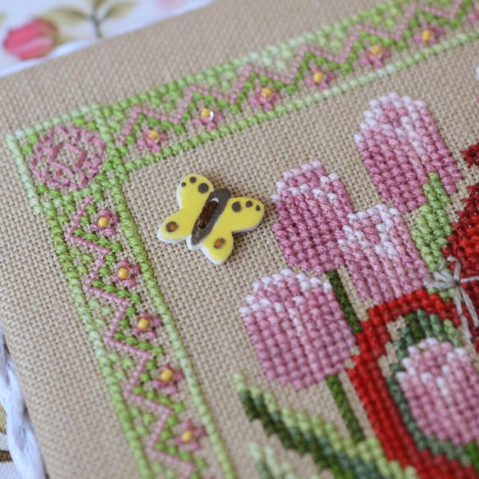 Х-061+F-061 Тела Артіс  Набір для вишивки рахунковим хрестиком - Будиночок феї тюльпанів 13,5х13,5 см, рівномірка 32 ct (набір+тканина для декору)