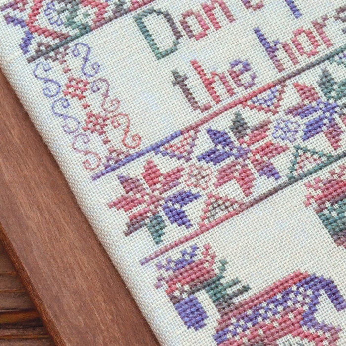 Х-081 Тела Артіс Набір для вишивки рахунковим хрестиком - Don't push the horses 13,5х13,5 см, Belfast 32 ct Х-081 Тела Артіс Набір для вишивки рахунковим хрестиком - Don't push the horses 13,5х13,5 см, Belfast 32 ct