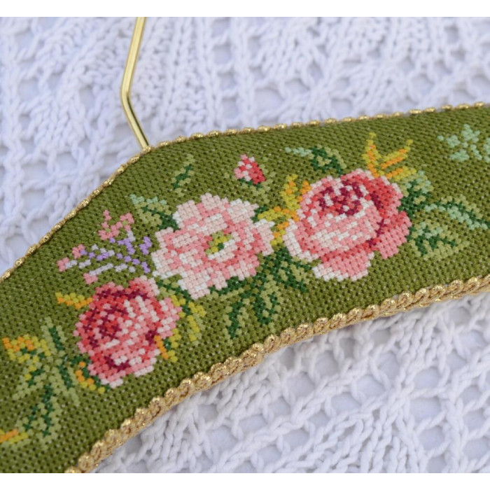 Х-701 Тела Артіс Набір для вишивки рахунковим хрестиком - Плечики Троянди на зеленому 10x39 см, Aida 16