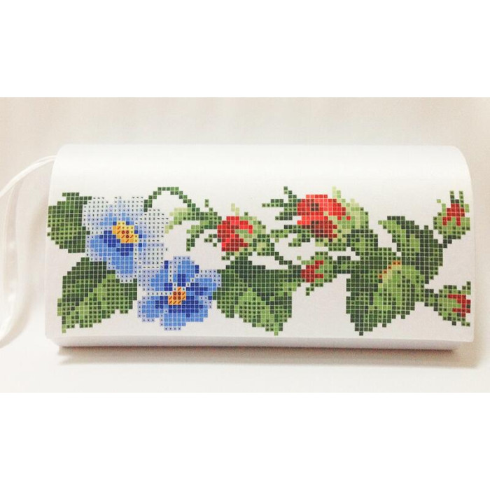 КЛ007шБ1301i Барвиста вишиванка Набір для вишивки друкованим хрестиком - Клатч Королівські троянди, фіалки 21x13 см шовк, білий