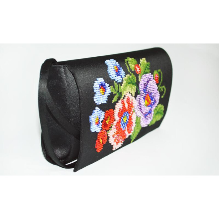 КЛ014лЧ1301i Барвиста вишиванка Набір для вишивки друкованим хрестиком - Клатч Маки і незабудки. Молодіжна 21x13 см льон, чорний