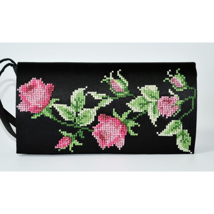 КЛ017дЧ1301i Барвиста вишиванка Набір для вишивки друкованим хрестиком - Клатч Тендітні троянди 21x13 см домоткане полотно, чорний