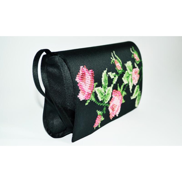 КЛ017лЧ1301i Барвиста вишиванка Набір для вишивки друкованим хрестиком - Клатч Тендітні троянди 21x13 см льон, чорний