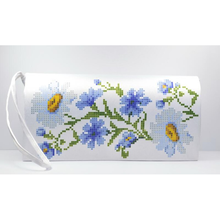 КЛ019кБ1301i Барвиста вишиванка Набір для вишивки друкованим хрестиком - Клатч Ромашки і волошки 21x13 см атлас, білий