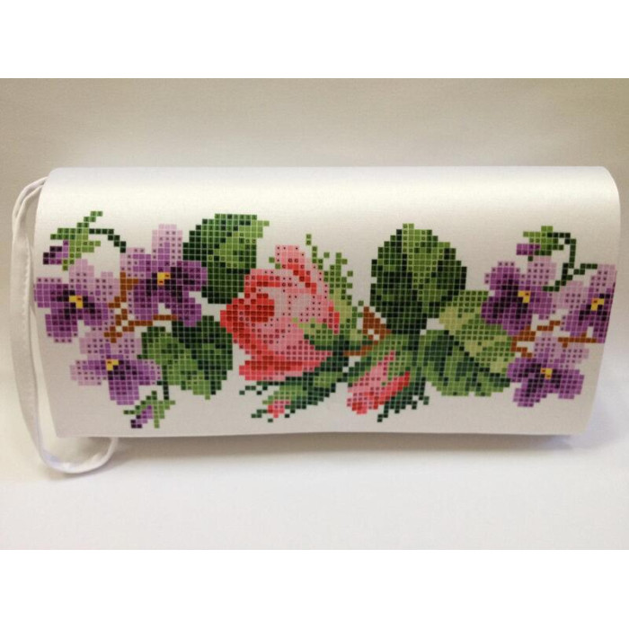 КЛ022хБ1301 Барвиста вишиванка Заготовка для вишивки - Клатч Троянди і фіалки 21x13 см батист, білий