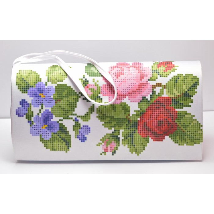 КЛ023шБ1301i Барвиста вишиванка Набір для вишивки друкованим хрестиком - Клатч Королівські квіти 21x13 см шовк, білий