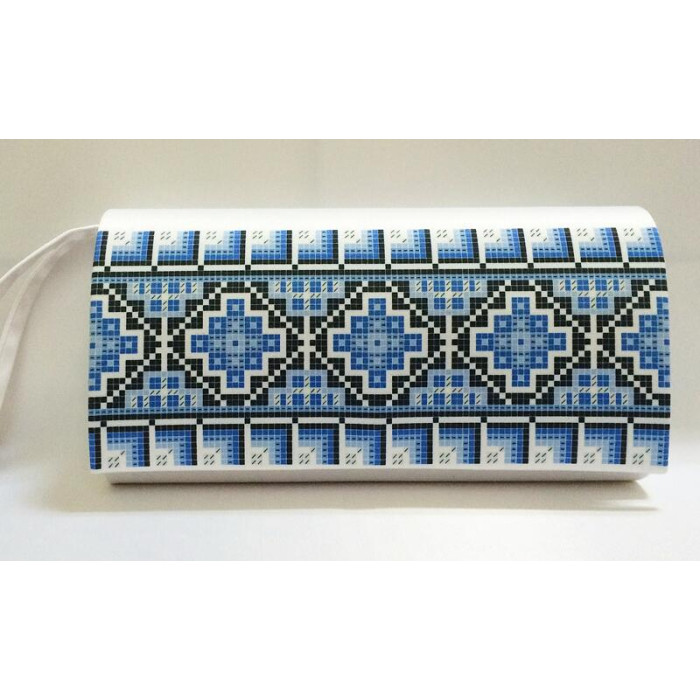 КЛ031кБ1301k Барвиста вишиванка Набір для вишивки бісером - Клатч Ніжність 21x13 см атлас, білий