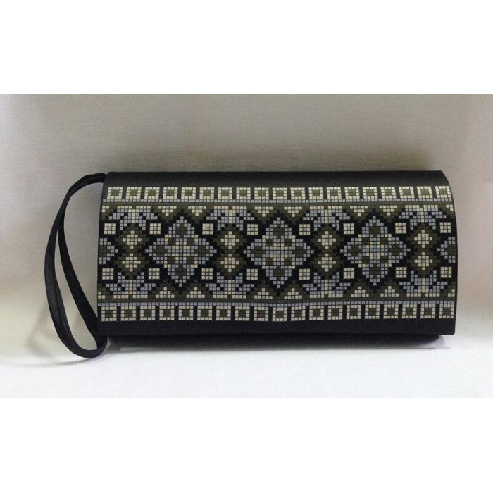 КЛ039кЧ1301k Барвиста вишиванка Набір для вишивки бісером - Клатч Український степ 21x13 см атлас, чорний