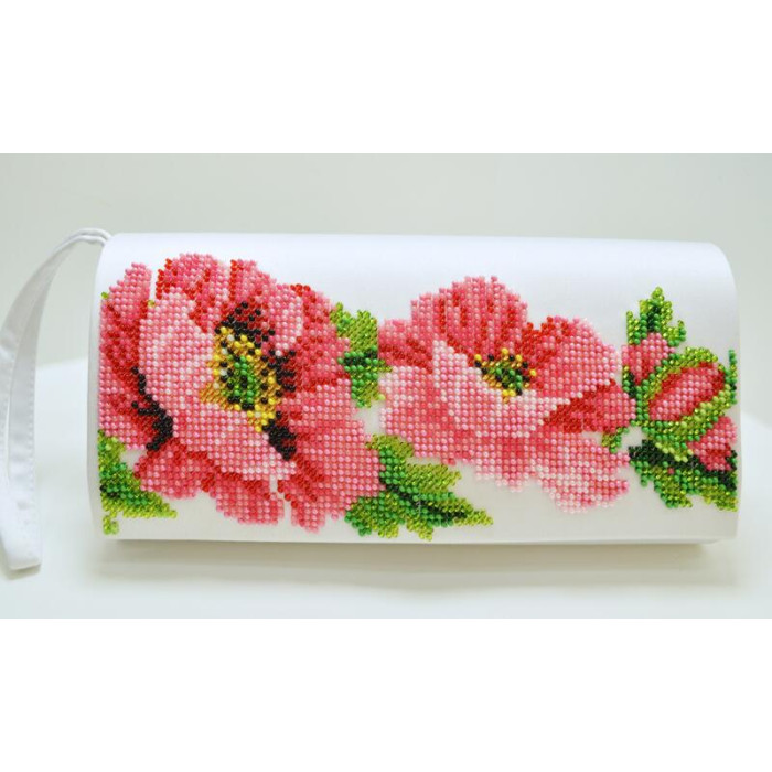 КЛ042кБ1301i Барвиста вишиванка Набір для вишивки друкованим хрестиком - Клатч Маки рожеві 21x13 см атлас, білий