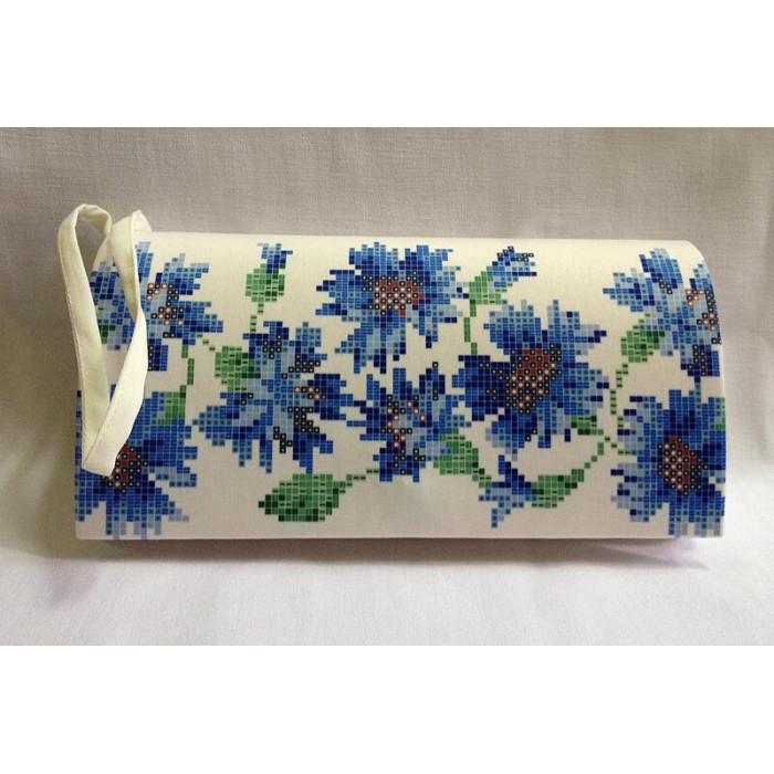 КЛ051шМ1301i Барвиста вишиванка Набір для вишивки друкованим хрестиком - Клатч Волошки 21x13 см шовк, бежевий