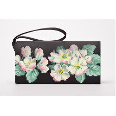 КЛ052лЧ1301k Барвиста вишиванка Набір для вишивки бісером - Клатч Яблуневий цвіт 21x13 см льон, чорний