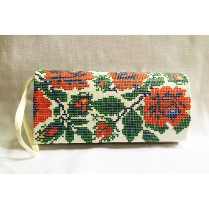 КЛ062дБ1301k Барвиста вишиванка Набір для вишивки бісером - Клатч Борщівська. Ніжні троянди 21x13 см домоткане полотно, білий