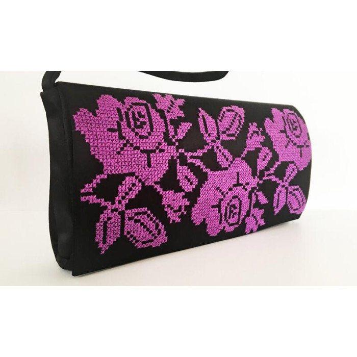 КЛ081кЧ1301k Барвиста вишиванка Набір для вишивки бісером - Клатч Троянди монохром 21x13 см атлас, чорний