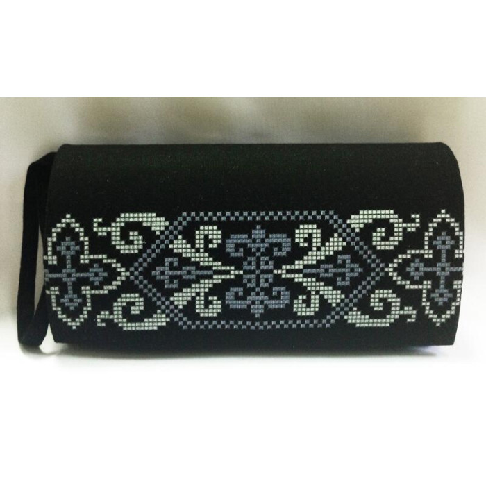 КЛ083кЧ1301i Барвиста вишиванка Набір для вишивки друкованим хрестиком - Клатч Берегиня 21x13 см атлас, чорний