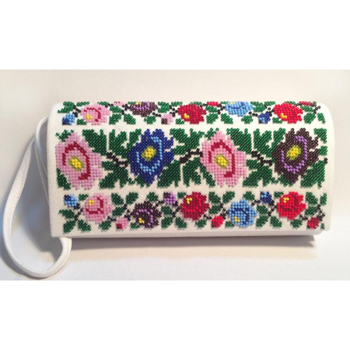 КЛ095пБ1301i Барвиста вишиванка Набір для вишивки друкованим хрестиком - Клатч Буковинська квітка 21x13 см габардин, білий
