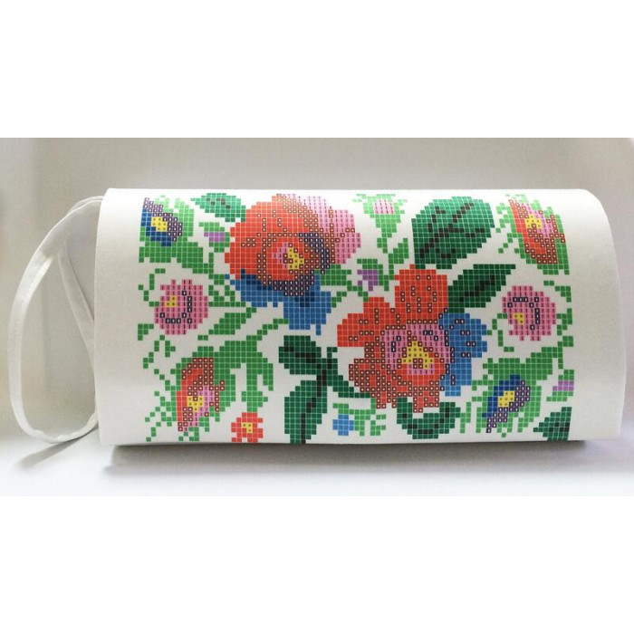 КЛ096кБ1301i Барвиста вишиванка Набір для вишивки друкованим хрестиком - Клатч Буковинська сучасна 21x13 см атлас, білий