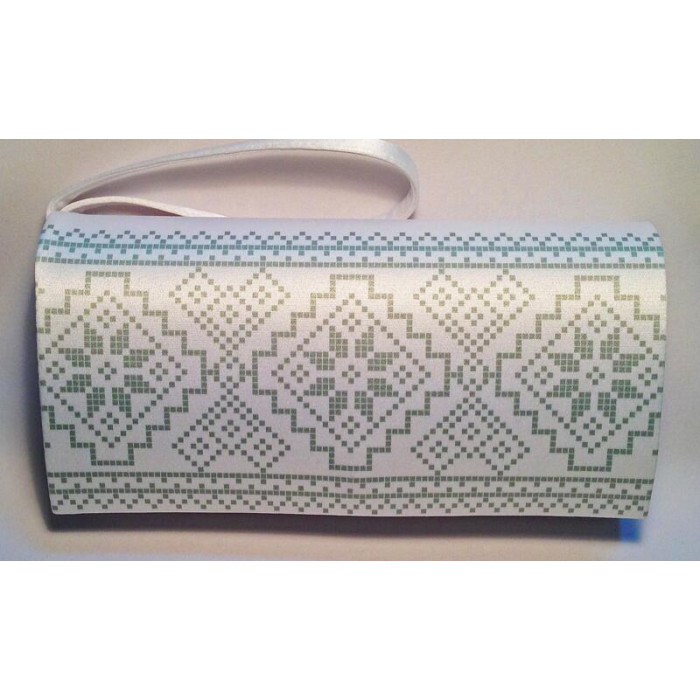 КЛ106шБ1301i Барвиста вишиванка Набір для вишивки друкованим хрестиком - Клатч Мережка 21x13 см шовк, білий
