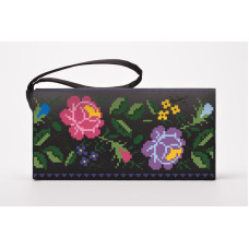 КЛ124кЧ1301i Барвиста вишиванка Набір для вишивки друкованим хрестиком - Клатч Одеська троянда 21x13 см атлас, чорний