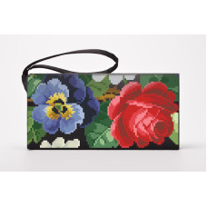КЛ174дЧ1301k Барвиста вишиванка Набір для вишивки бісером - Клатч Троянди, братки, петунії, ромашки 21x13 см домоткане полотно, чорний
