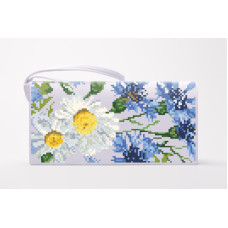 КЛ177дБ1301i Барвиста вишиванка Набір для вишивки друкованим хрестиком - Клатч Волошки і ромашки 21x13 см домоткане полотно, білий