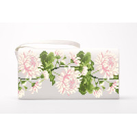 КЛ186кМ1301i Барвиста вишиванка Набір для вишивки друкованим хрестиком - Клатч Ніжні хризантеми 21x13 см атлас, бежевий